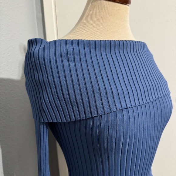 BCBGMaxAzria Blue Off-the-Shoulder Elegant Stretchy Sweater Size XXS - Picture 5 of 17